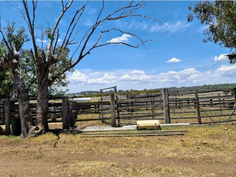 2073 Kingsthorpe Haden Road, Goombungee QLD 4354