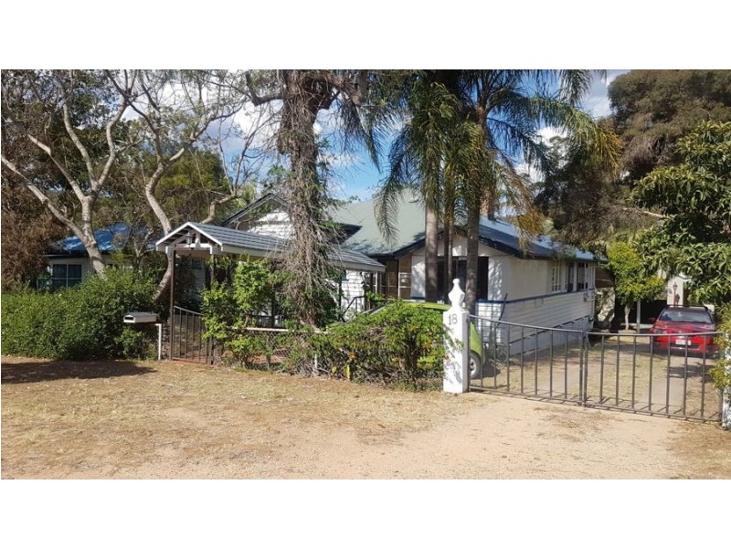 18 Esk Street, Crows Nest QLD 4355