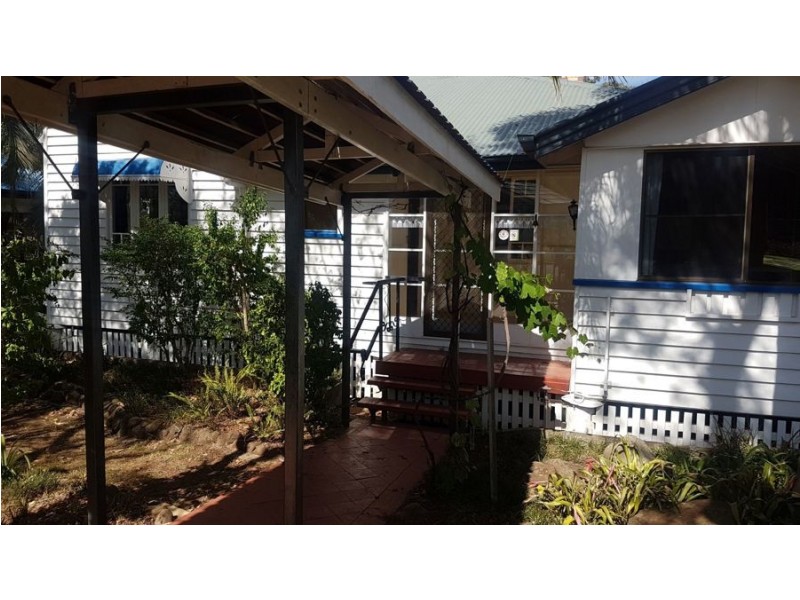 18 Esk Street, Crows Nest QLD 4355