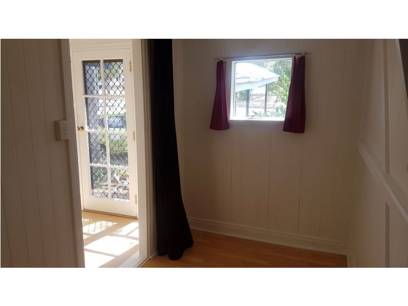 18 Esk Street, Crows Nest QLD 4355