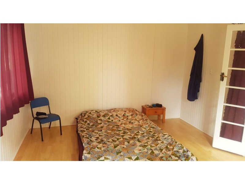 18 Esk Street, Crows Nest QLD 4355