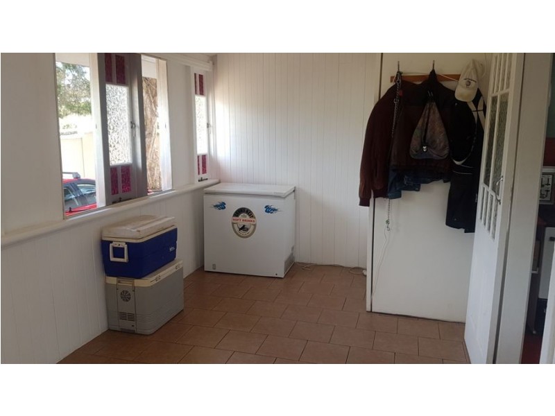 18 Esk Street, Crows Nest QLD 4355