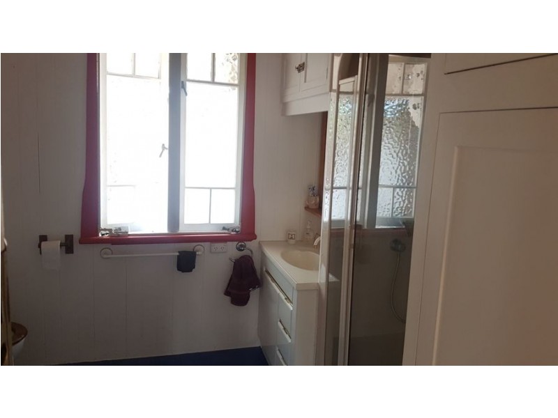 18 Esk Street, Crows Nest QLD 4355