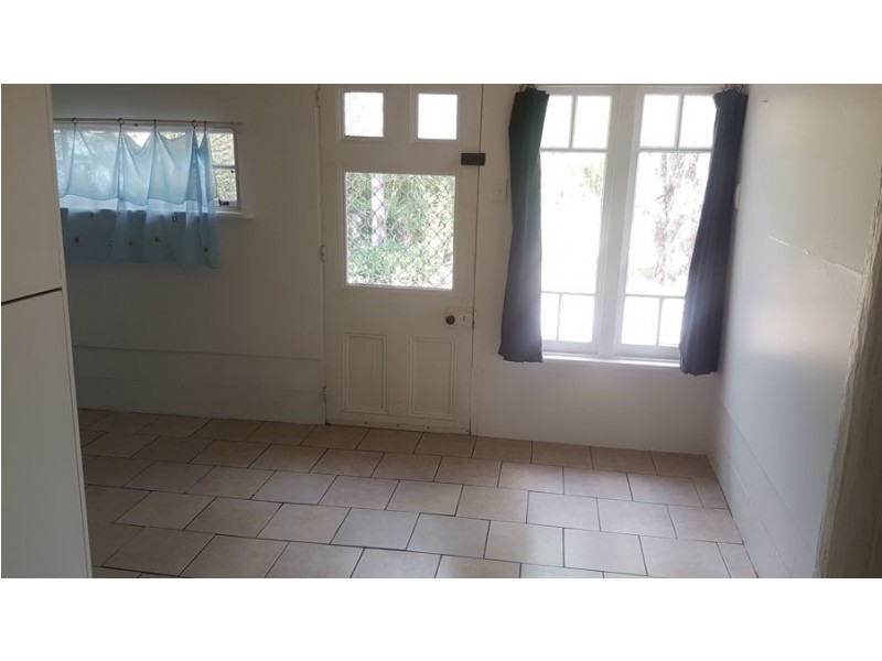 18 Esk Street, Crows Nest QLD 4355