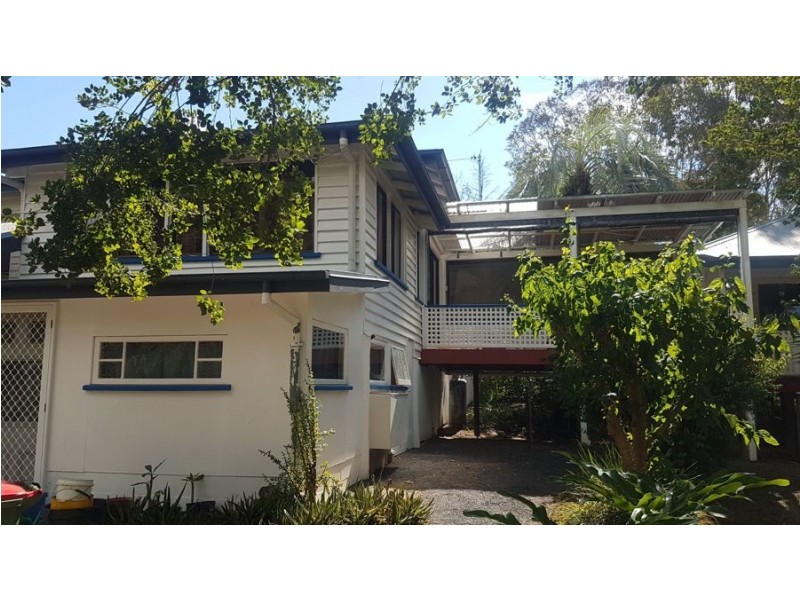 18 Esk Street, Crows Nest QLD 4355