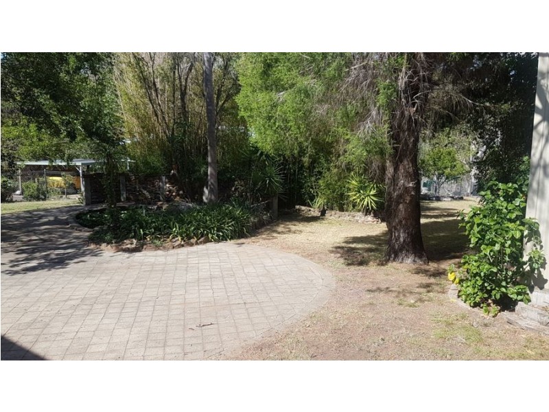 18 Esk Street, Crows Nest QLD 4355