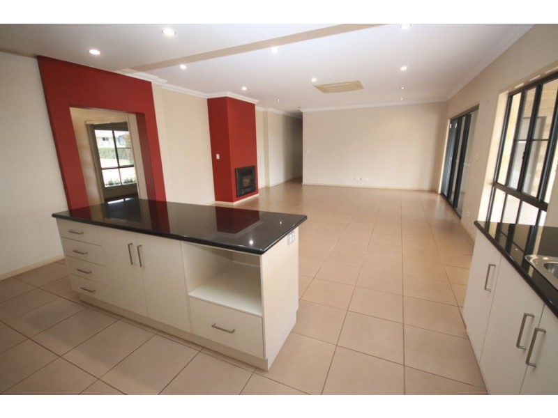 20 Bass Street, Cabarlah QLD 4352
