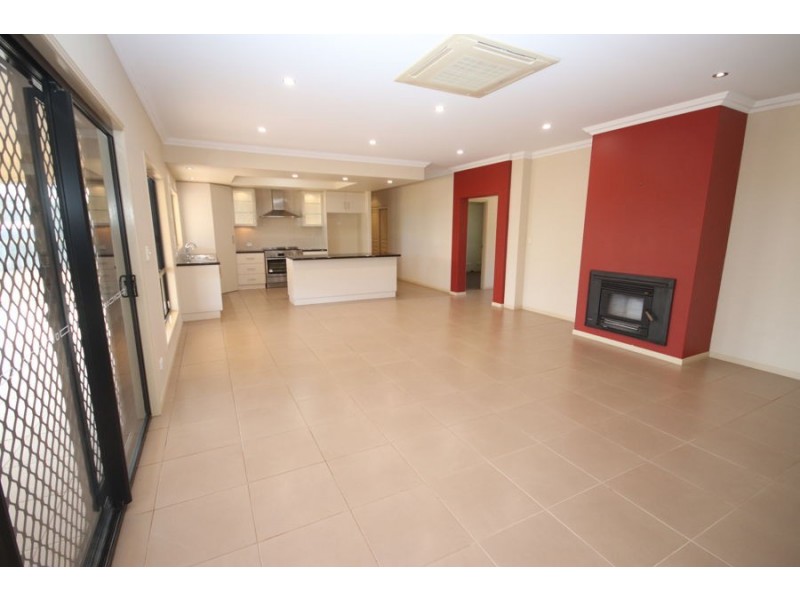 20 Bass Street, Cabarlah QLD 4352