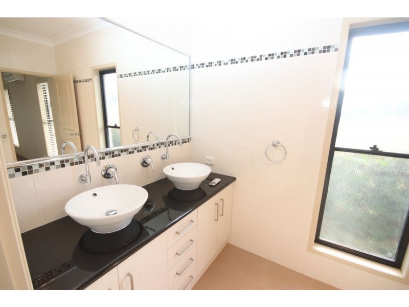 20 Bass Street, Cabarlah QLD 4352