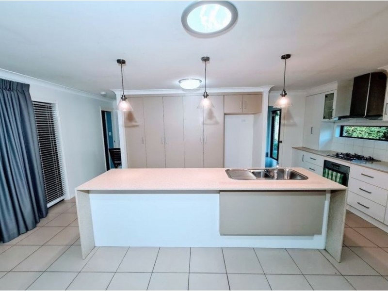 2 Kookaburra Court, Highfields QLD 4352