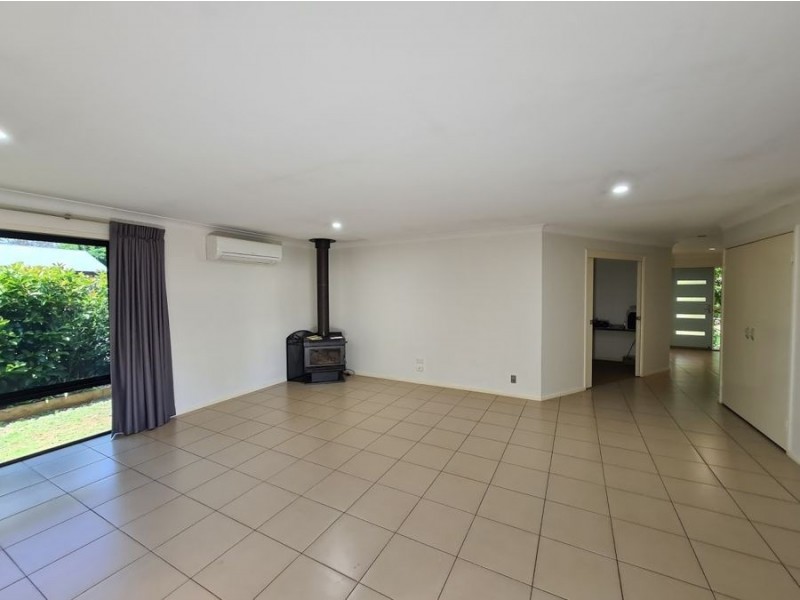 2 Kookaburra Court, Highfields QLD 4352