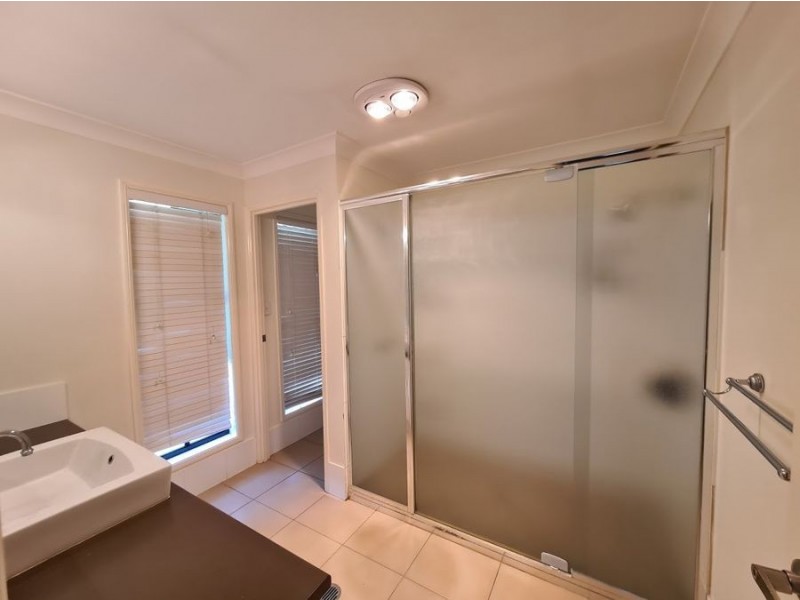 2 Kookaburra Court, Highfields QLD 4352