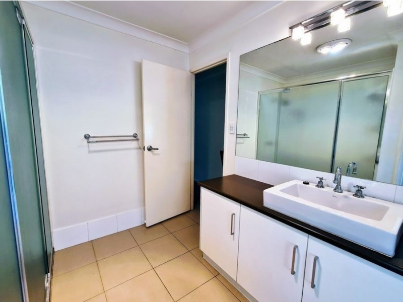 2 Kookaburra Court, Highfields QLD 4352