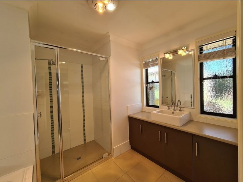 2 Kookaburra Court, Highfields QLD 4352