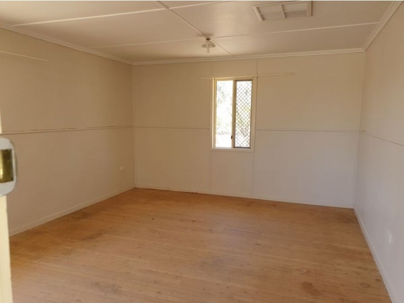 30 Weldon Street, Wandoan QLD 4419