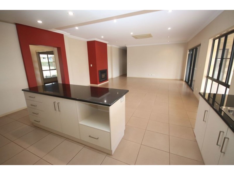 20 Bass Street, Cabarlah QLD 4352