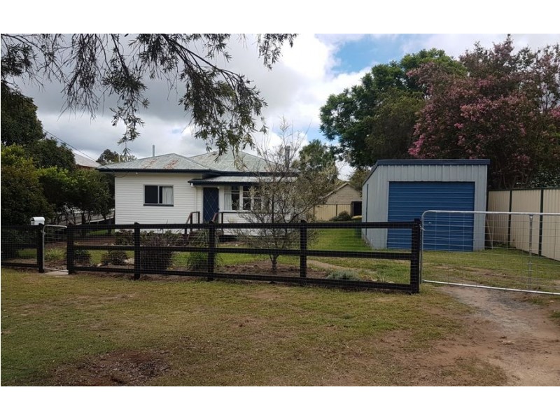 40 South Street, Crows Nest QLD 4355