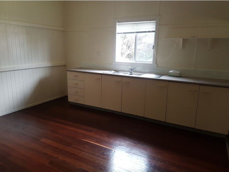 40 South Street, Crows Nest QLD 4355