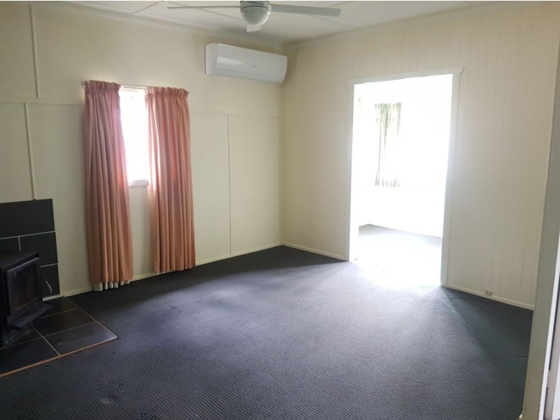 40 South Street, Crows Nest QLD 4355