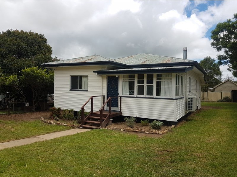 40 South Street, Crows Nest QLD 4355