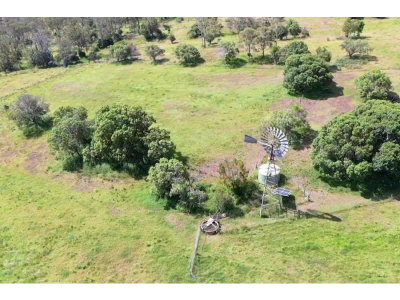 119 Hartwigs Road, Douglas QLD 4354