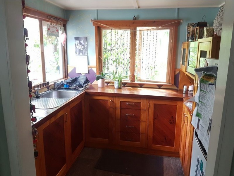 11 Jones Street, Crows Nest QLD 4355