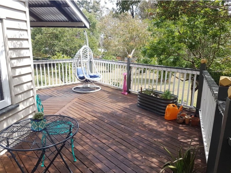 11 Jones Street, Crows Nest QLD 4355