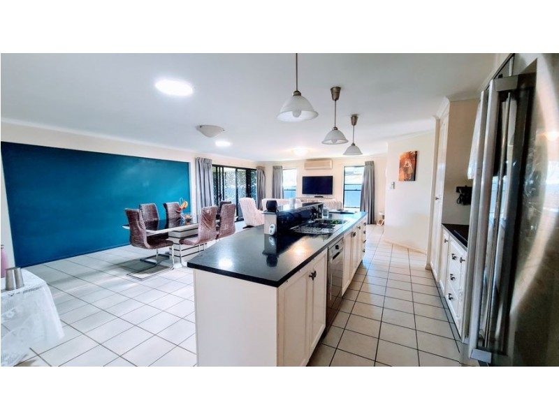5 Russell Court, Wyreema QLD 4352