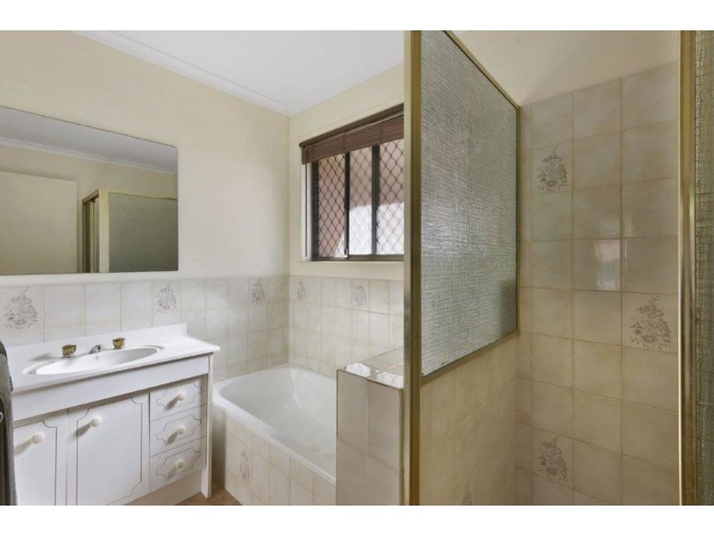 21 Cambridge Street, Harristown QLD 4350