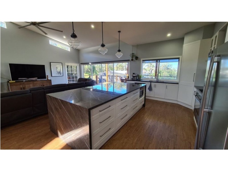 12 Phalaris Court, Meringandan West QLD 4352