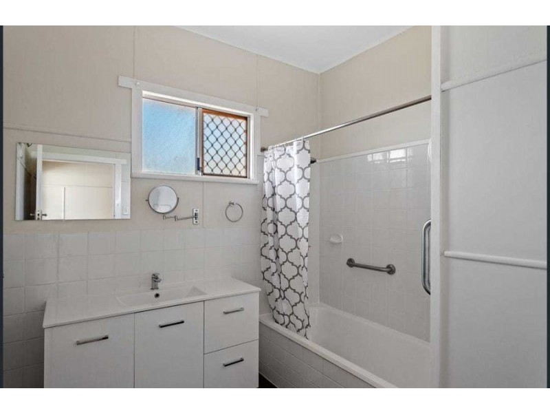 28 McDowall Street, Newtown QLD 4350