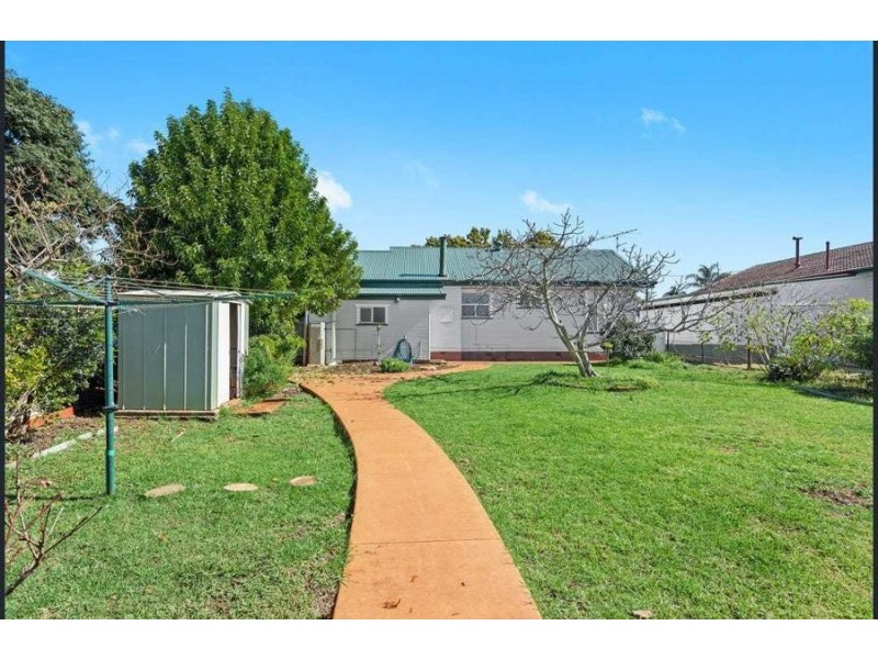 28 McDowall Street, Newtown QLD 4350