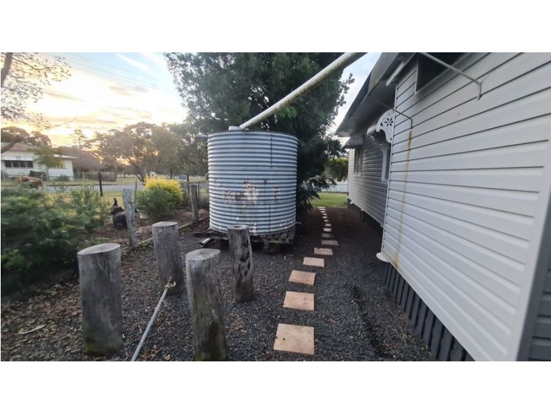 27 Nolan Street, Crows Nest QLD 4355
