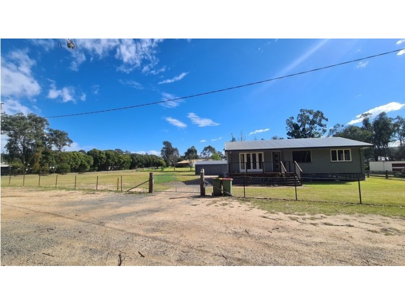 52 Albert Street, Crows Nest QLD 4355