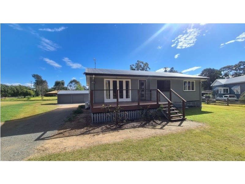 52 Albert Street, Crows Nest QLD 4355