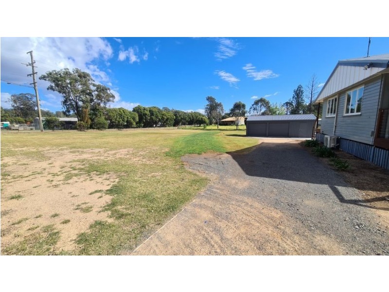 52 Albert Street, Crows Nest QLD 4355