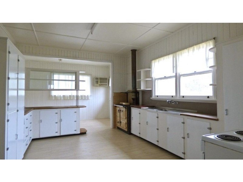 14 Church Street, Crows Nest QLD 4355