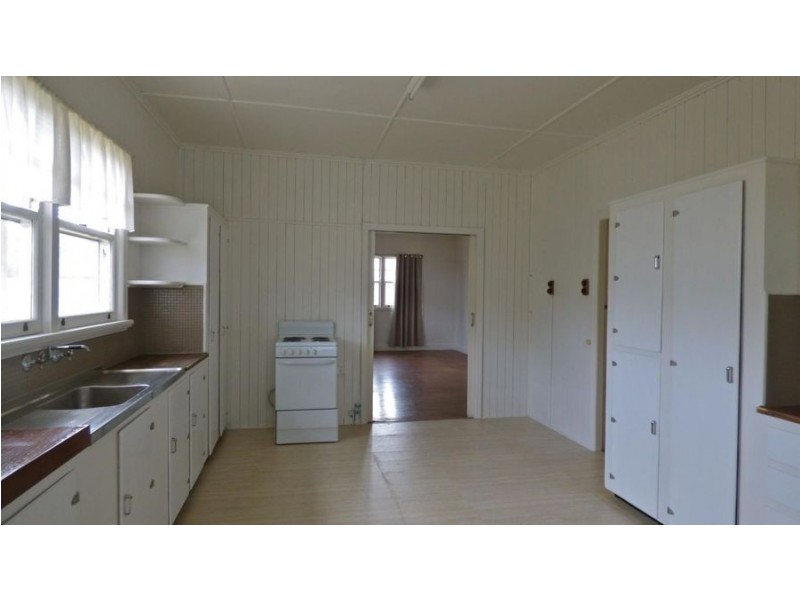 14 Church Street, Crows Nest QLD 4355