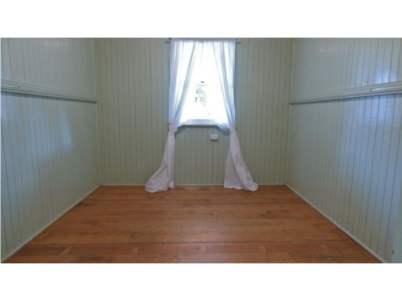 14 Church Street, Crows Nest QLD 4355