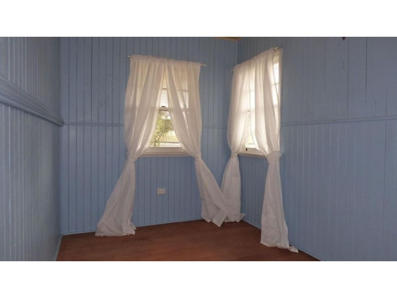 14 Church Street, Crows Nest QLD 4355