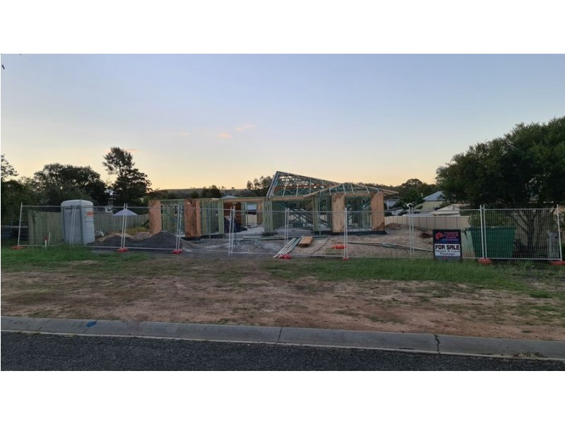 Unit 2 12 Church Street, Crows Nest QLD 4355