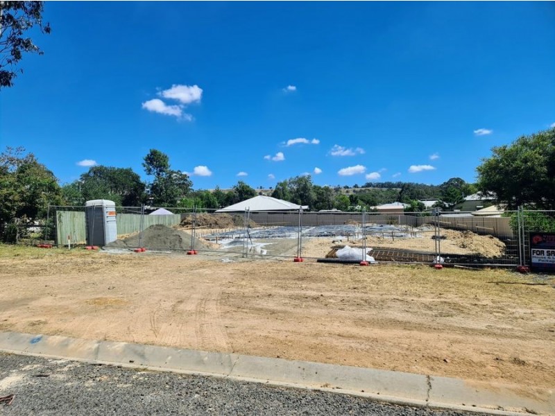 Unit 2 12 Church Street, Crows Nest QLD 4355
