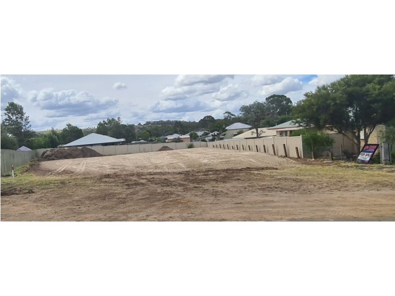 Unit 2 12 Church Street, Crows Nest QLD 4355