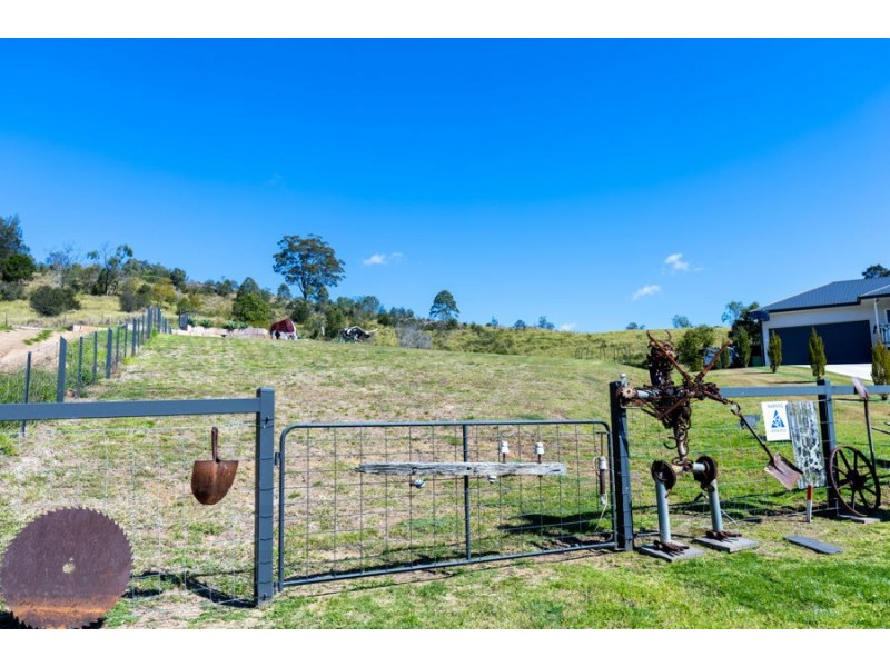 11 Bottle Tree Court, Withcott QLD 4352