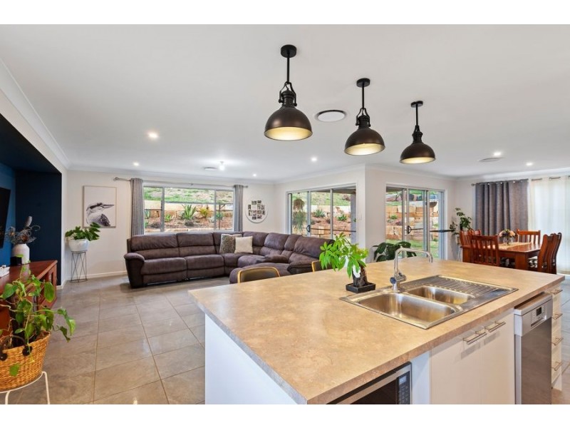 17 Skyline Drive, Withcott QLD 4352