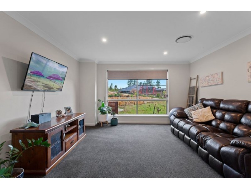 17 Skyline Drive, Withcott QLD 4352