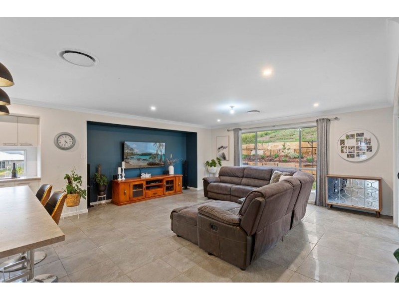 17 Skyline Drive, Withcott QLD 4352