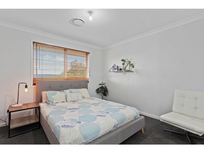 17 Skyline Drive, Withcott QLD 4352