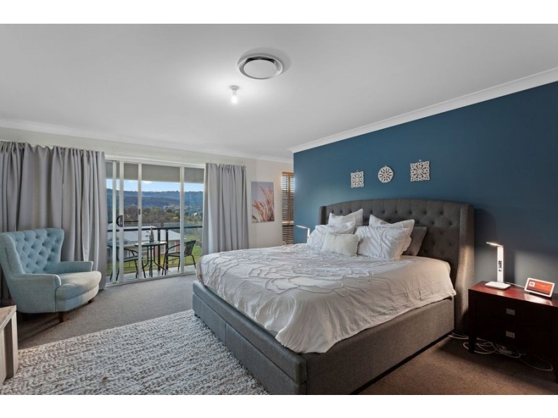 17 Skyline Drive, Withcott QLD 4352