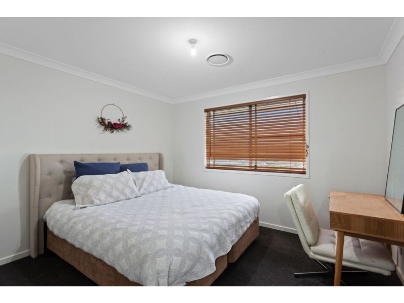 17 Skyline Drive, Withcott QLD 4352